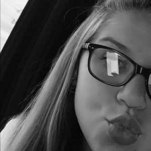 Meet your Posher, Casey